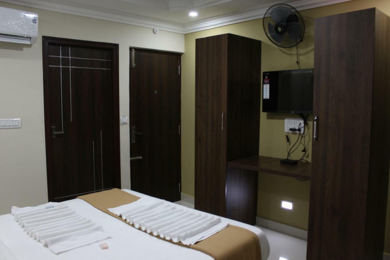 Royal Star Hotels Bangalore Esterno foto