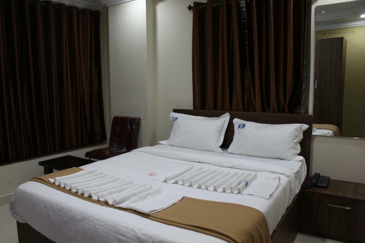 Royal Star Hotels Bangalore Esterno foto