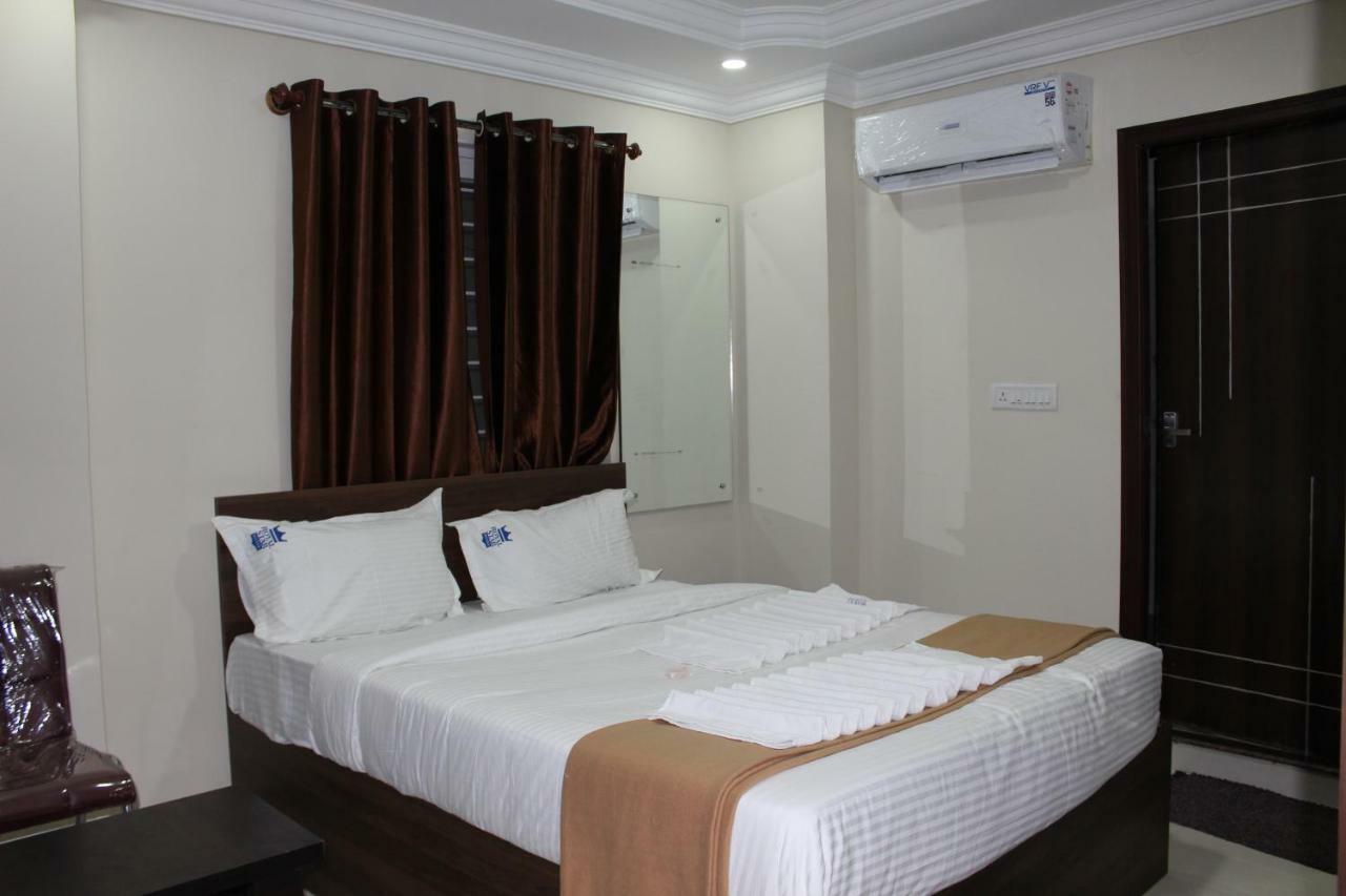 Royal Star Hotels Bangalore Esterno foto