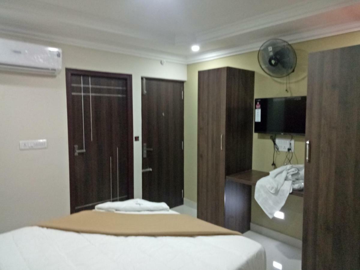 Royal Star Hotels Bangalore Esterno foto