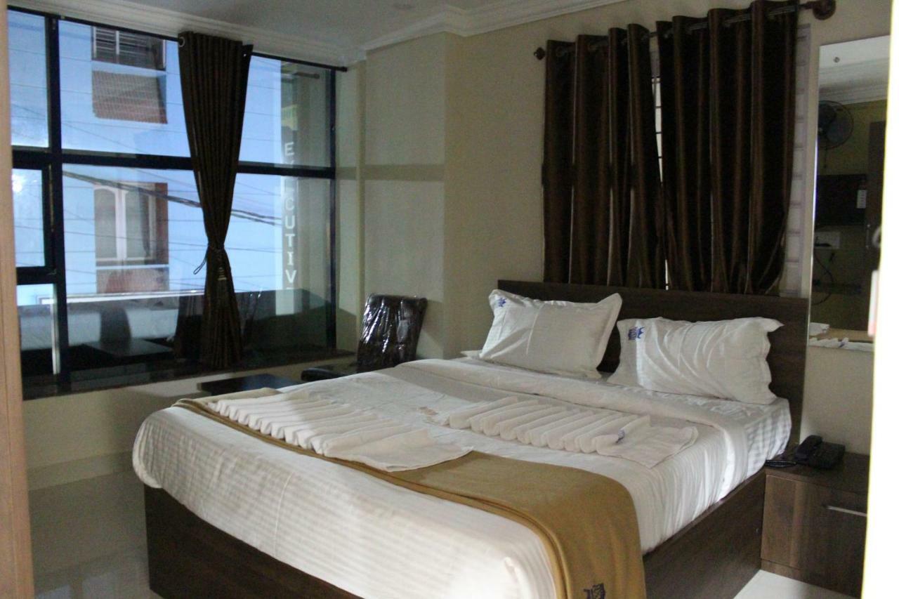 Royal Star Hotels Bangalore Esterno foto