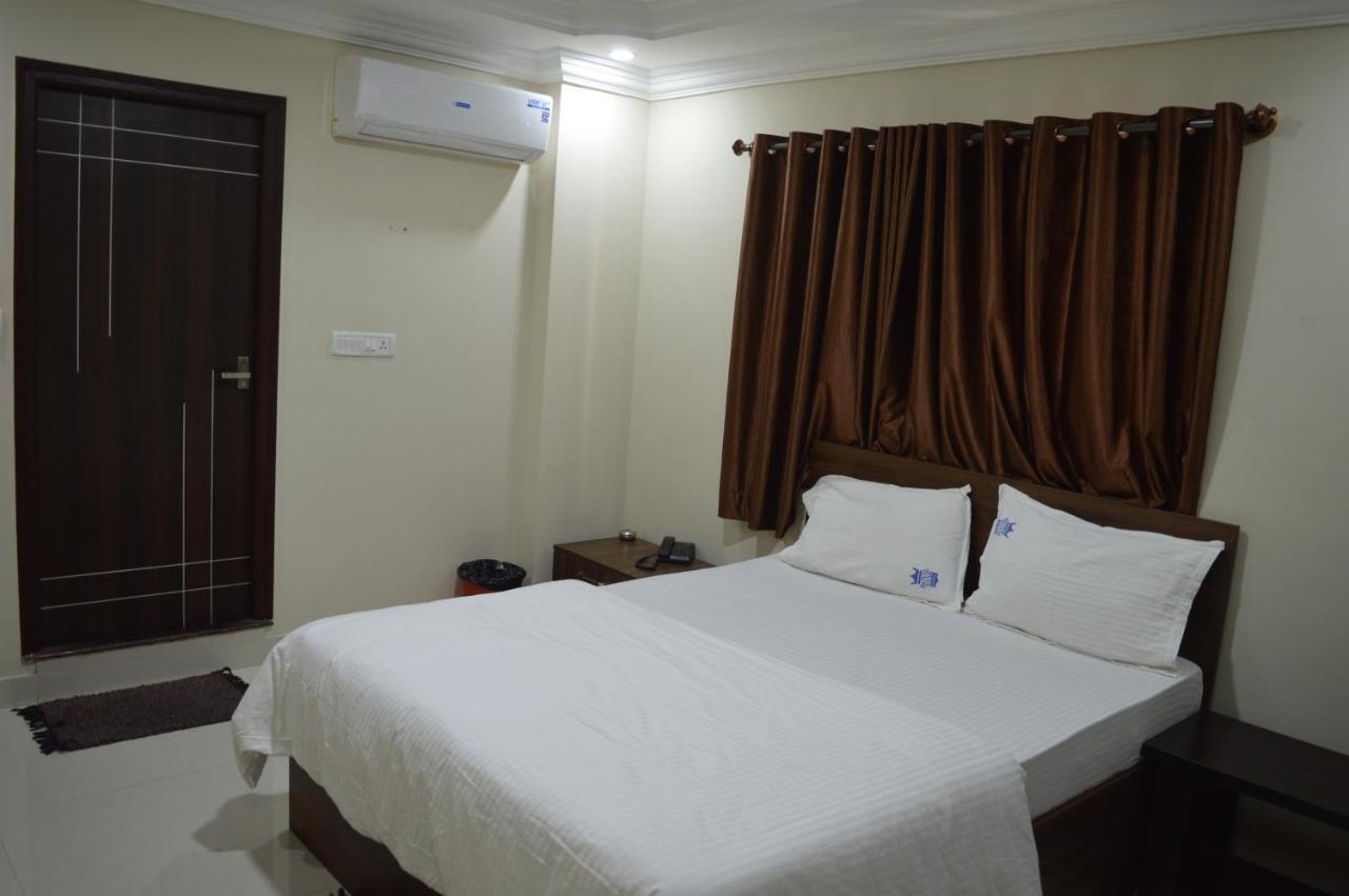 Royal Star Hotels Bangalore Esterno foto